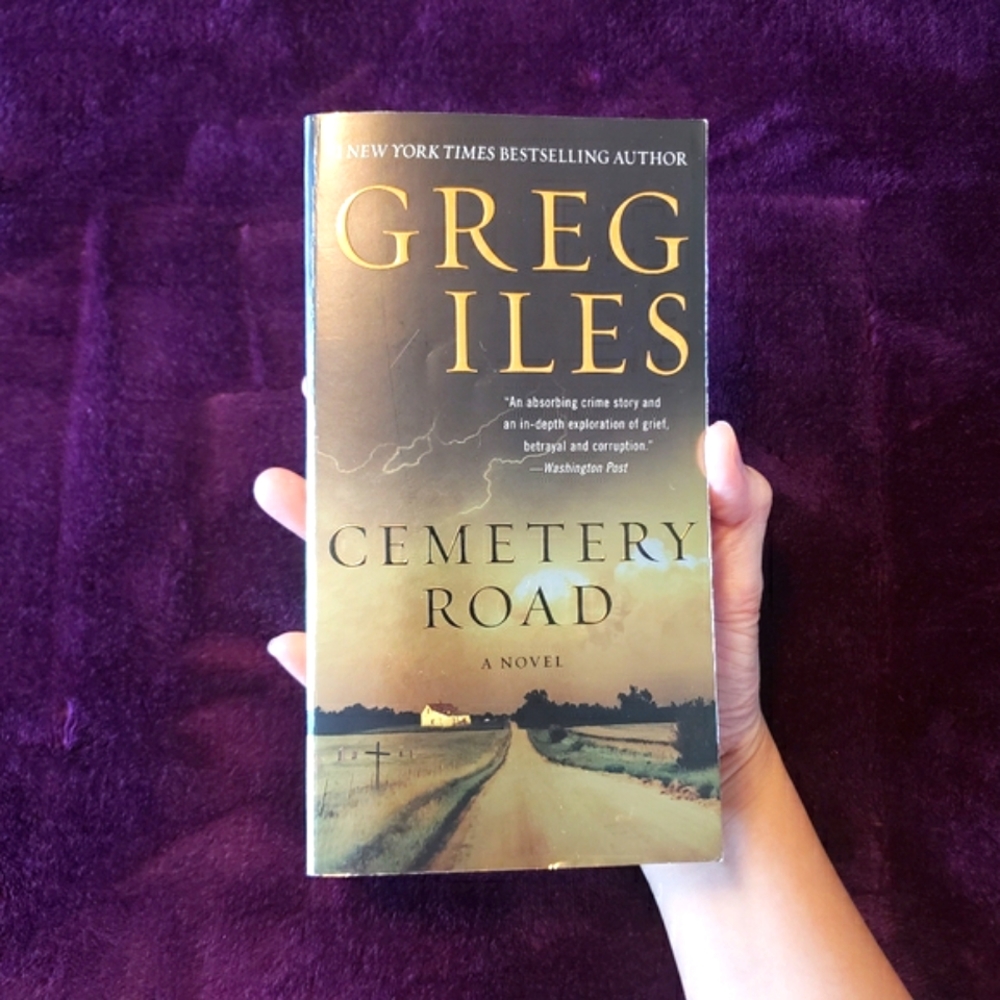 4/$23 - Greg Iles - Cemetery Road Used Book